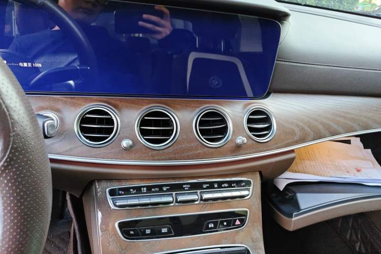 Used Mercedes-Benz E-Class New Energy 2022 E 350 e L Plug-in Hybrid Sedan Audio And AC Panel