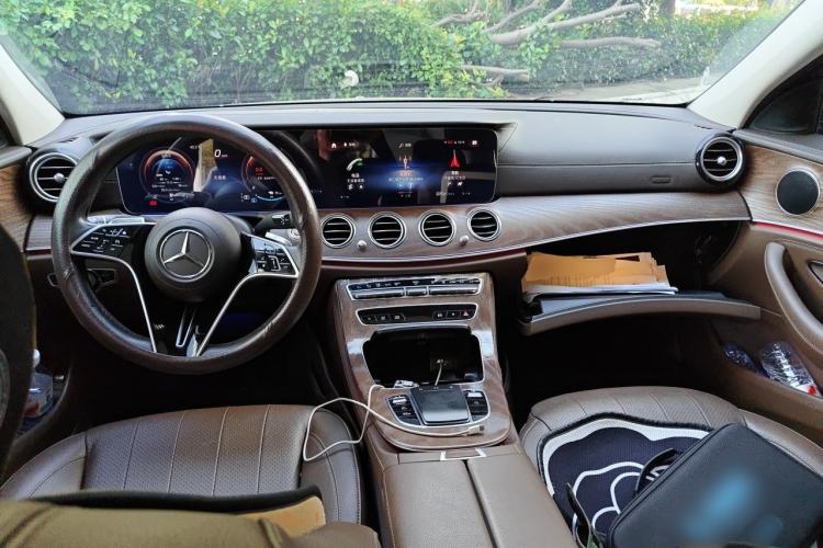 Used Mercedes-Benz E-Class New Energy 2022 E 350 e L Plug-in Hybrid Sedan Center Console