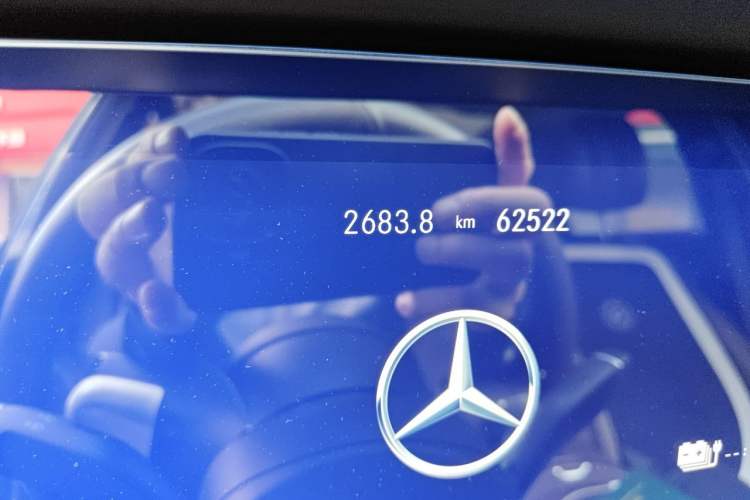 Used Mercedes-Benz E-Class New Energy 2022 E 350 e L Plug-in Hybrid Sedan Odometer Close Up