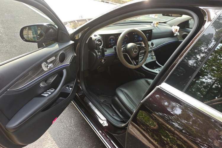 Used Mercedes-Benz E-Class New Energy 2022 E 350 e L Plug-in Hybrid Sedan Driver Seat
