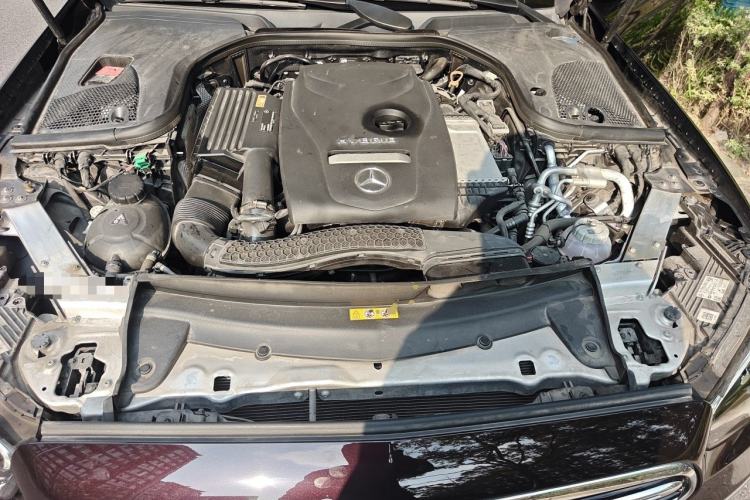 Used Mercedes-Benz E-Class New Energy 2022 E 350 e L Plug-in Hybrid Sedan Engine Bay