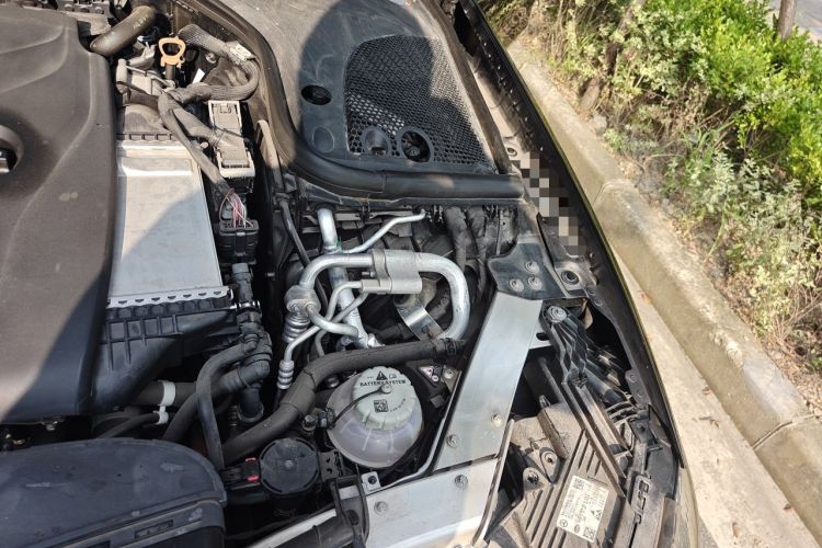Used Mercedes-Benz E-Class New Energy 2022 E 350 e L Plug-in Hybrid Sedan Engine Bay Left