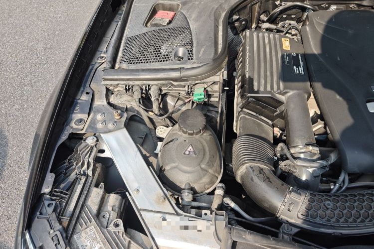 Used Mercedes-Benz E-Class New Energy 2022 E 350 e L Plug-in Hybrid Sedan Engine Bay Right