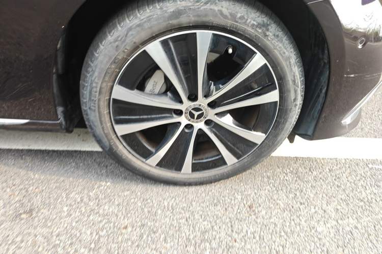 Used Mercedes-Benz E-Class New Energy 2022 E 350 e L Plug-in Hybrid Sedan Right Front Wheel Hub
