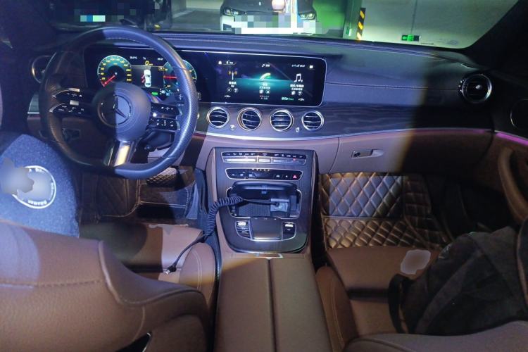 Used Mercedes-Benz E-Class New Energy 2022 Restyled E 350 e L Plug-in Hybrid Sports Sedan Center Console