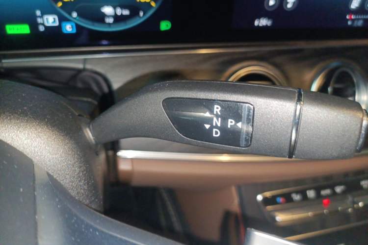 Used Mercedes-Benz E-Class New Energy 2022 Restyled E 350 e L Plug-in Hybrid Sports Sedan Gear Lever