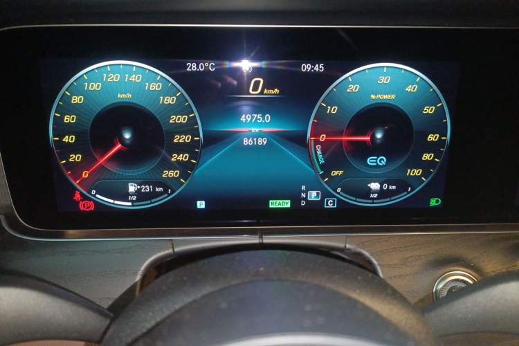 Used Mercedes-Benz E-Class New Energy 2022 Restyled E 350 e L Plug-in Hybrid Sports Sedan Odometer Close Up