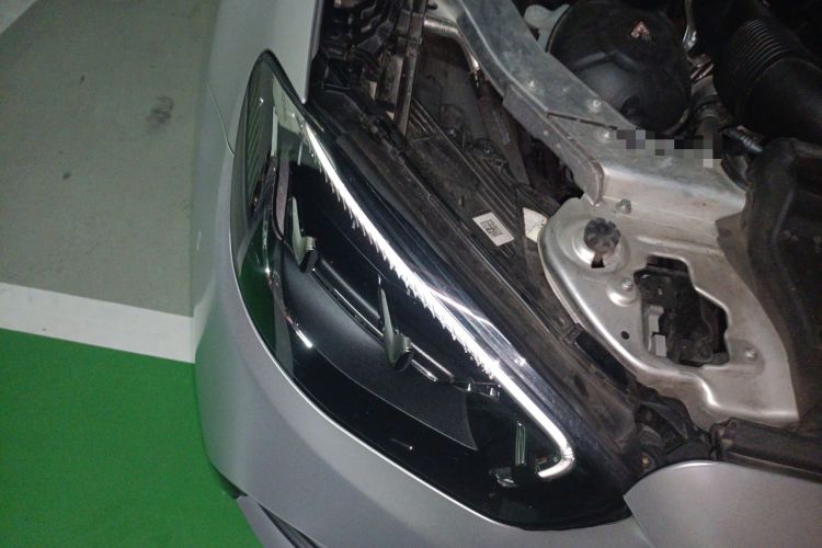 Used Mercedes-Benz E-Class New Energy 2022 Restyled E 350 e L Plug-in Hybrid Sports Sedan Right Front Headlight