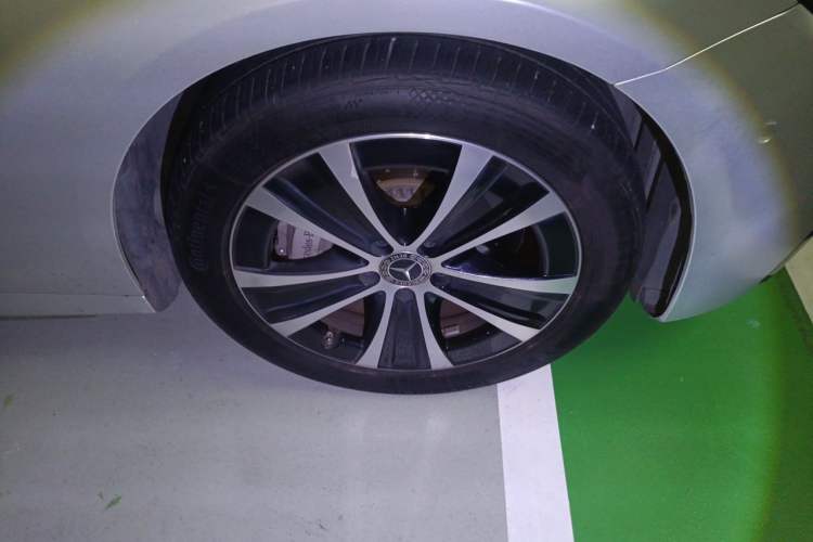 Used Mercedes-Benz E-Class New Energy 2022 Restyled E 350 e L Plug-in Hybrid Sports Sedan Right Front Wheel Hub