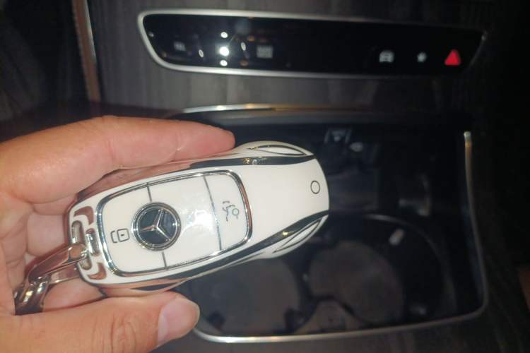 Used Mercedes-Benz E-Class New Energy 2022 Restyled E 350 e L Plug-in Hybrid Sports Sedan Vehicle Key