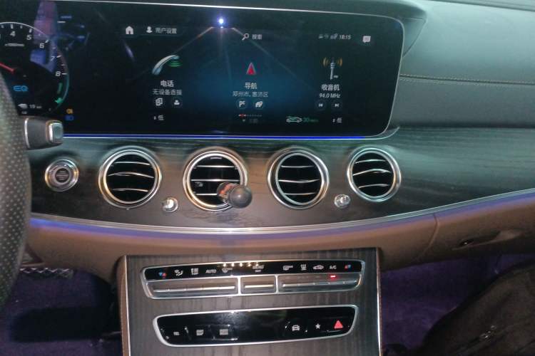 Used Mercedes-Benz E-Class New Energy 2022 Restyled E 350 e L Plug-in Hybrid Sports Sedan Audio And AC Panel