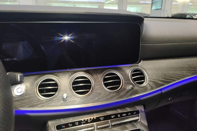 Used Mercedes-Benz E-Class New Energy 2022 Restyled E 350 e L Plug-in Hybrid Sports Sedan Audio And AC Panel