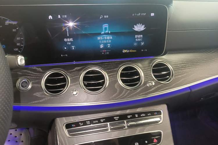 Used Mercedes-Benz E-Class New Energy 2022 Restyled E 350 e L Plug-in Hybrid Sports Sedan Audio And AC Panel