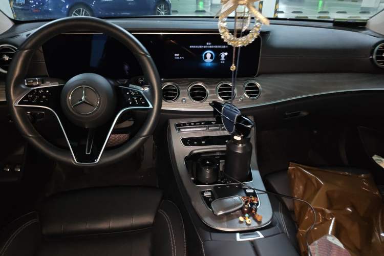 Used Mercedes-Benz E-Class New Energy 2022 E 350 e L Plug-in Hybrid Sedan Center Console