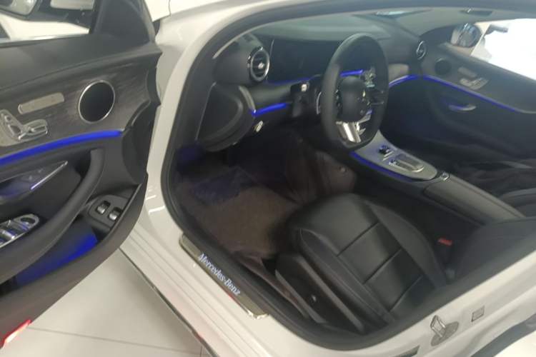 Used Mercedes-Benz E-Class New Energy 2022 Restyled E 350 e L Plug-in Hybrid Sports Sedan Driver Seat