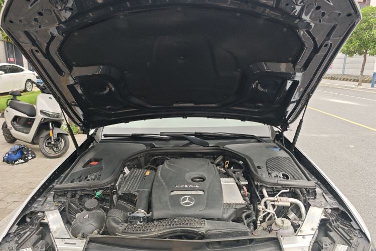 Used Mercedes-Benz E-Class New Energy 2022 E 350 e L Plug-in Hybrid Sports Sedan Engine Bay