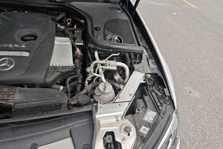 Used Mercedes-Benz E-Class New Energy 2022 E 350 e L Plug-in Hybrid Sports Sedan Engine Bay Left
