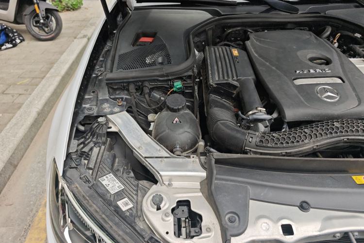 Used Mercedes-Benz E-Class New Energy 2022 E 350 e L Plug-in Hybrid Sports Sedan Engine Bay Right