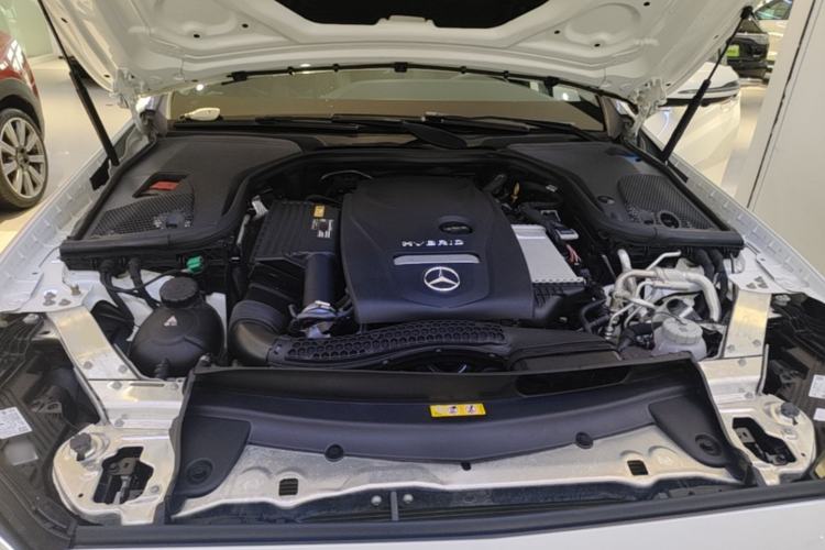 Used Mercedes-Benz E-Class New Energy 2022 Restyled E 350 e L Plug-in Hybrid Sports Sedan Engine Bay