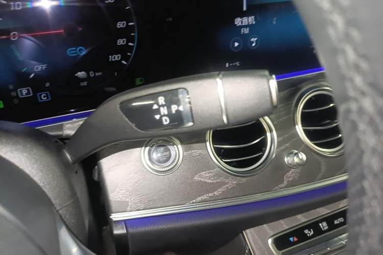Used Mercedes-Benz E-Class New Energy 2022 Restyled E 350 e L Plug-in Hybrid Sports Sedan Gear Lever
