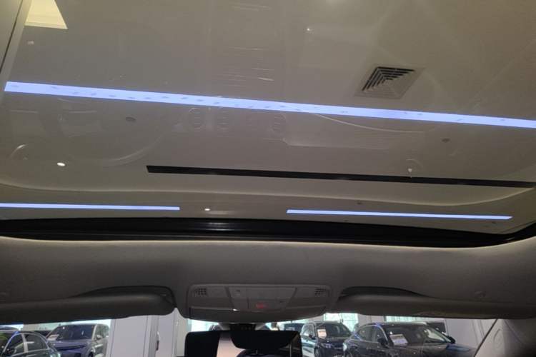 Used Mercedes-Benz E-Class New Energy 2022 Restyled E 350 e L Plug-in Hybrid Sports Sedan Headliner