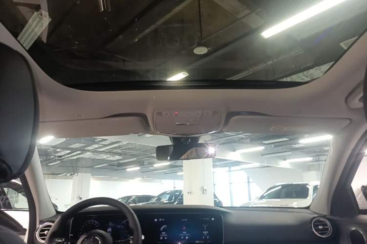 Used Mercedes-Benz E-Class New Energy 2022 Restyled E 350 e L Plug-in Hybrid Sports Sedan Headliner