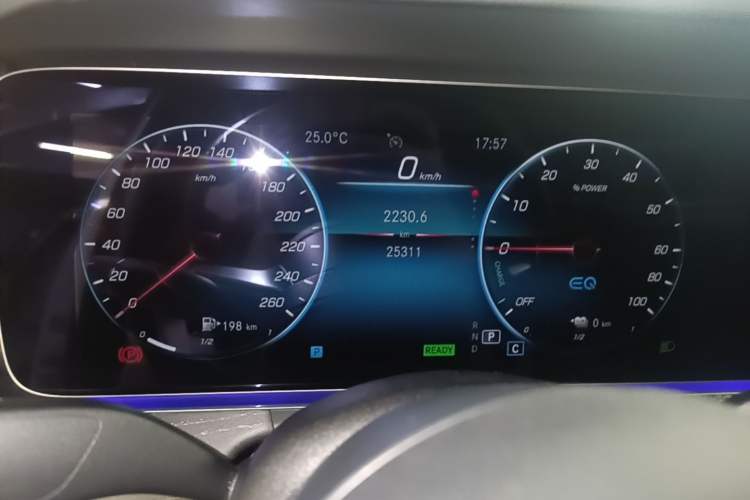 Used Mercedes-Benz E-Class New Energy 2022 Restyled E 350 e L Plug-in Hybrid Sports Sedan Instrument Cluster