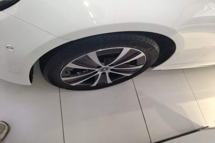 Used Mercedes-Benz E-Class New Energy 2022 Restyled E 350 e L Plug-in Hybrid Sports Sedan Left Front Wheel Hub