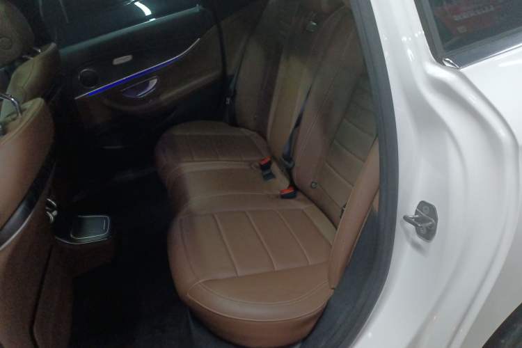 Used Mercedes-Benz E-Class New Energy 2022 Restyled E 350 e L Plug-in Hybrid Sports Sedan Left Rear Seat