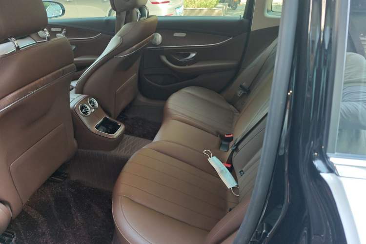 Used Mercedes-Benz E-Class New Energy 2022 Second Facelift E 350 e L Plug-in Hybrid Sedan Left Rear Seat