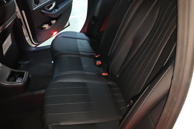 Used Mercedes-Benz E-Class New Energy 2022 E 350 e L Plug-in Hybrid Sedan Left Rear Seat