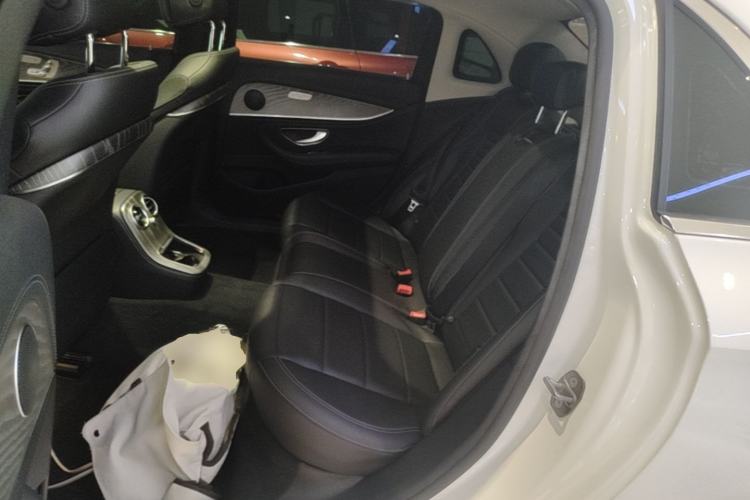 Used Mercedes-Benz E-Class New Energy 2022 Restyled E 350 e L Plug-in Hybrid Sports Sedan Left Rear Seat