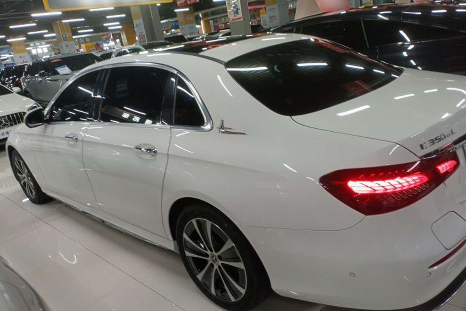 Used Mercedes-Benz E-Class New Energy 2022 Restyled E 350 e L Plug-in Hybrid Sports Sedan Left Side