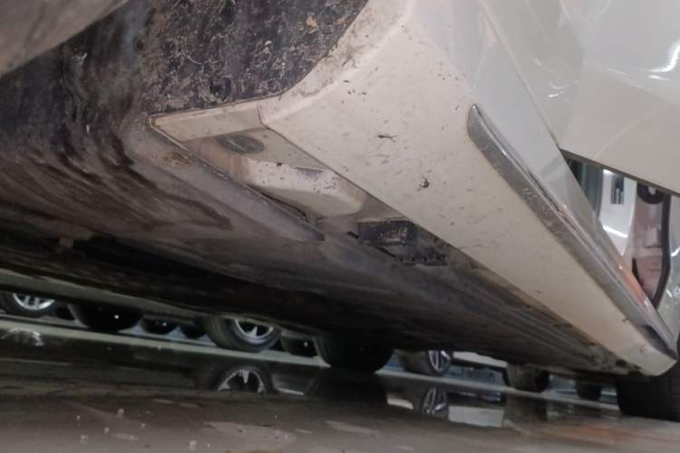 Used Mercedes-Benz E-Class New Energy 2022 Restyled E 350 e L Plug-in Hybrid Sports Sedan Left Side Sill