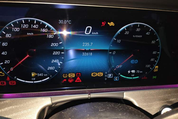 Used Mercedes-Benz E-Class New Energy 2022 E 350 e L Plug-in Hybrid Sedan Odometer Close Up