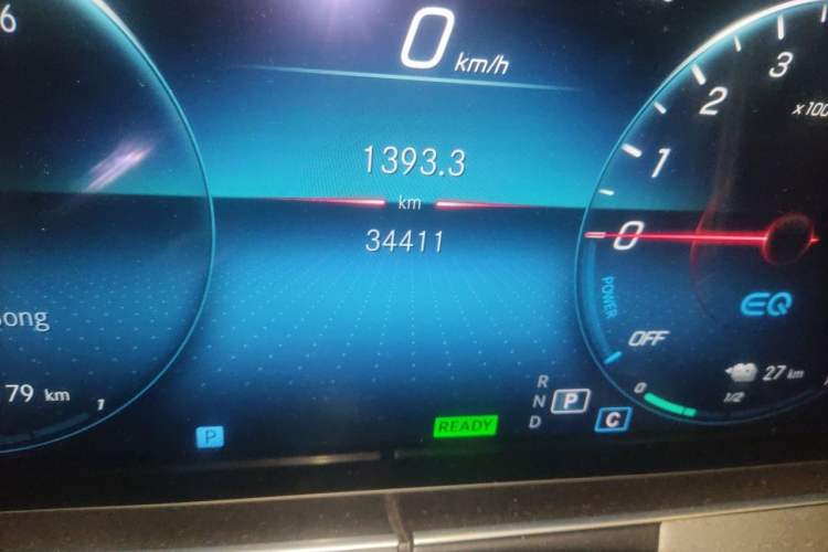 Used Mercedes-Benz E-Class New Energy 2022 Second Facelift E 350 e L Plug-in Hybrid Sedan Odometer Close Up