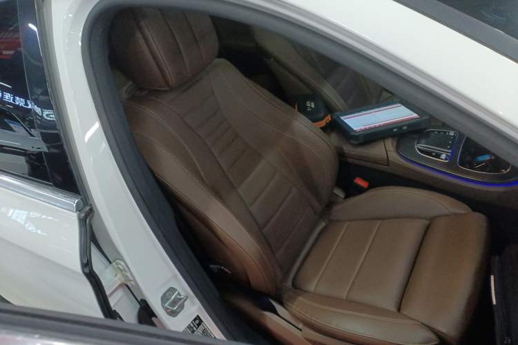 Used Mercedes-Benz E-Class New Energy 2022 Restyled E 350 e L Plug-in Hybrid Sports Sedan Right Front Seat