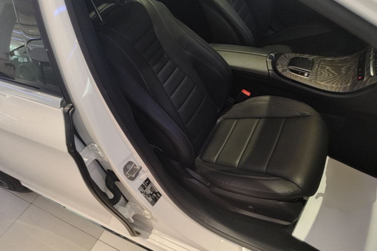 Used Mercedes-Benz E-Class New Energy 2022 Restyled E 350 e L Plug-in Hybrid Sports Sedan Right Front Seat