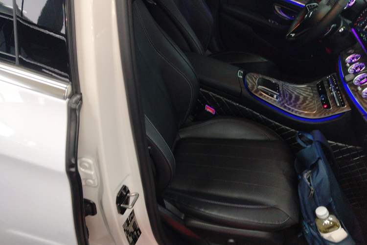 Used Mercedes-Benz E-Class New Energy 2022 Restyled E 350 e L Plug-in Hybrid Sedan Right Front Seat