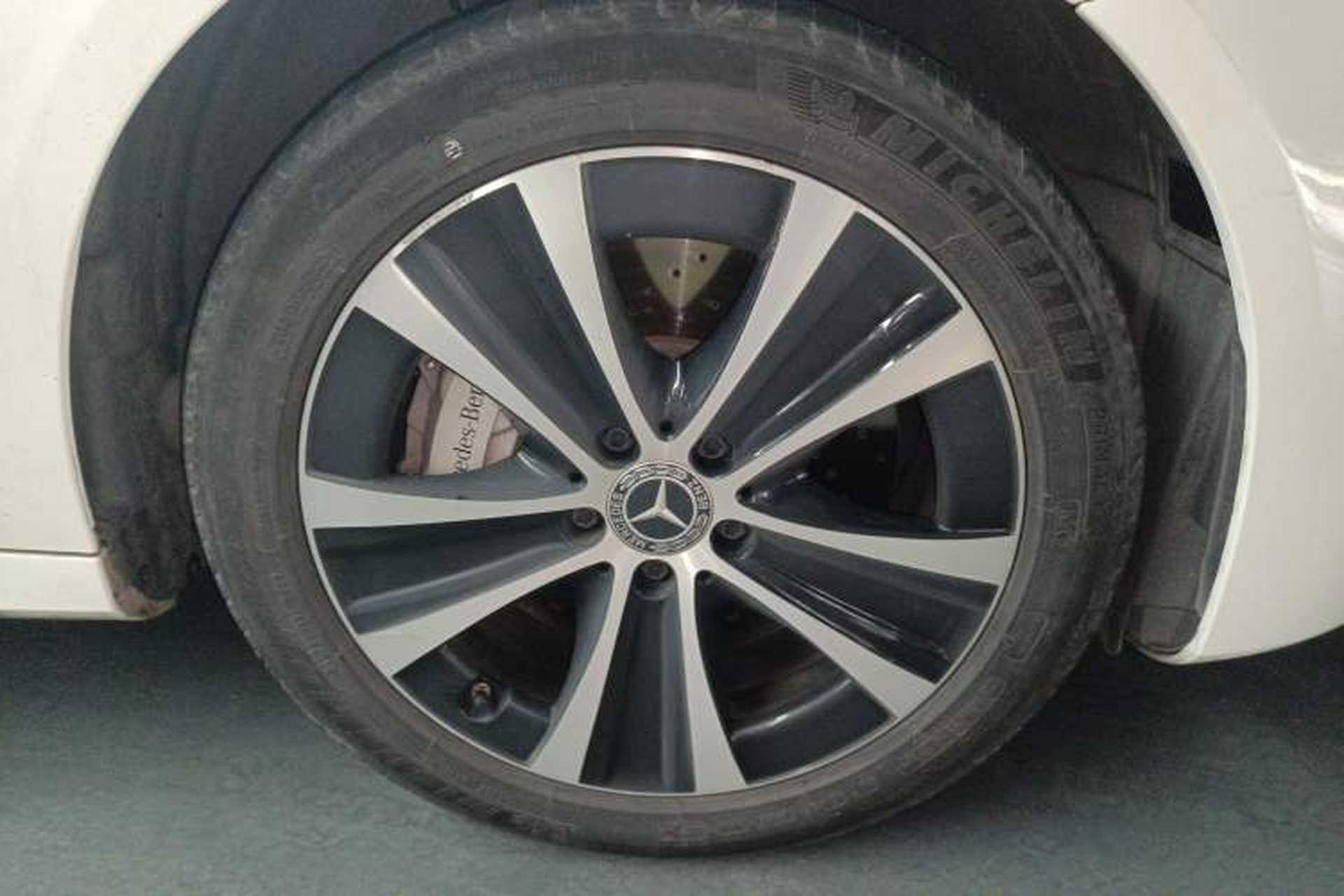 Used Mercedes-Benz E-Class New Energy 2022 Facelift E 350 e L Plug-in Hybrid Sedan Right Front Wheel Hub