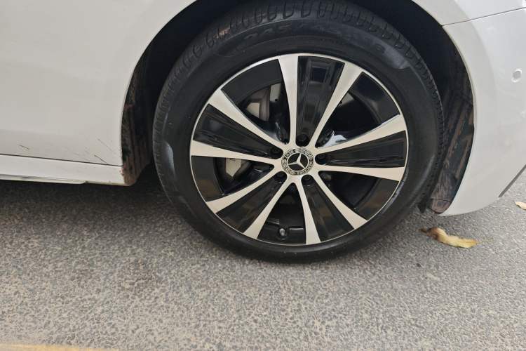 Used Mercedes-Benz E-Class New Energy 2022 E 350 e L Plug-in Hybrid Sports Sedan Right Front Wheel Hub