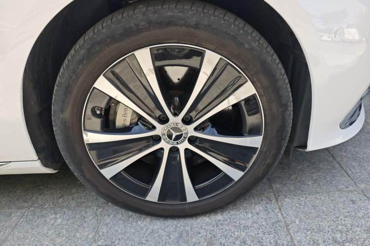 Used Mercedes-Benz E-Class New Energy 2022 Second Facelift E 350 e L Plug-in Hybrid Sedan Right Front Wheel Hub