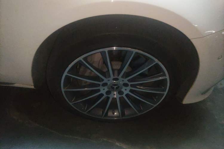 Used Mercedes-Benz E-Class New Energy 2022 Second Facelift E 350 e L Plug-in Hybrid Sedan Right Front Wheel Hub