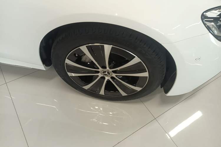 Used Mercedes-Benz E-Class New Energy 2022 Restyled E 350 e L Plug-in Hybrid Sports Sedan Right Front Wheel Hub