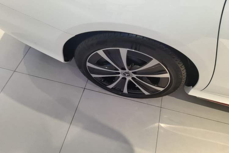 Used Mercedes-Benz E-Class New Energy 2022 Restyled E 350 e L Plug-in Hybrid Sports Sedan Right Rear Wheel Hub