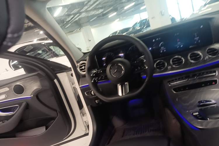 Used Mercedes-Benz E-Class New Energy 2022 Restyled E 350 e L Plug-in Hybrid Sports Sedan Steering Wheel