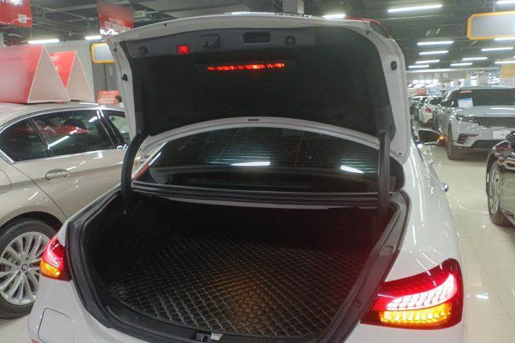 Used Mercedes-Benz E-Class New Energy 2022 Restyled E 350 e L Plug-in Hybrid Sports Sedan Trunk