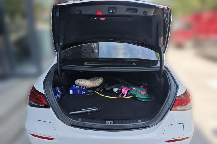 Used Mercedes-Benz E-Class New Energy 2022 Second Facelift E 350 e L Plug-in Hybrid Sedan Trunk