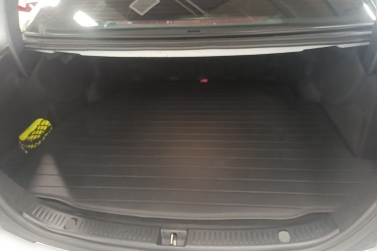 Used Mercedes-Benz E-Class New Energy 2022 Restyled E 350 e L Plug-in Hybrid Sports Sedan Trunk
