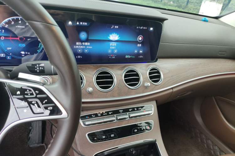 Used Mercedes-Benz E-Class New Energy 2023 E 350 e L Plug-in Hybrid Sedan Audio And AC Panel